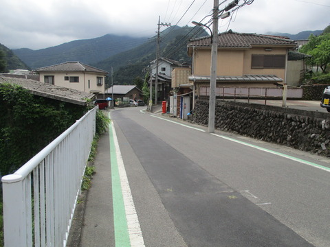 20日原街道へ1