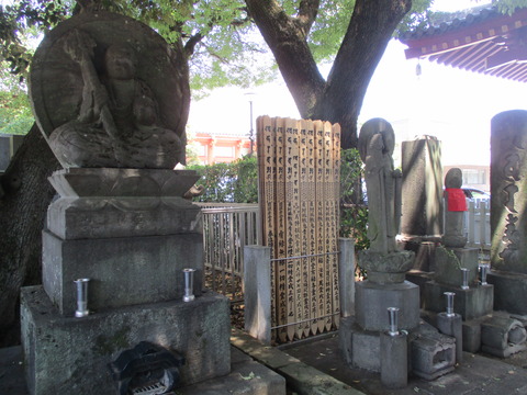 28石像・石塔4