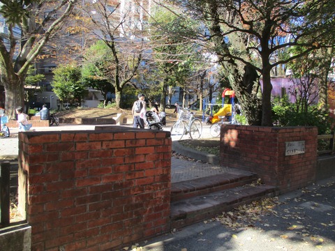 13代々木深町小公園1