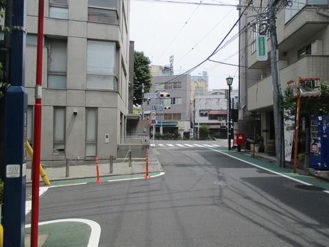 88外苑西通り手前1