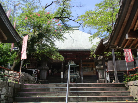 57本堂へ1