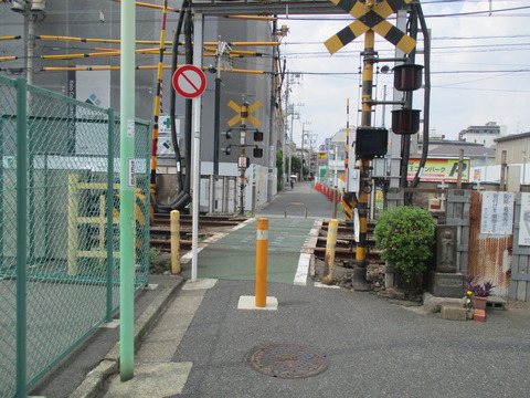 162小さな踏切1