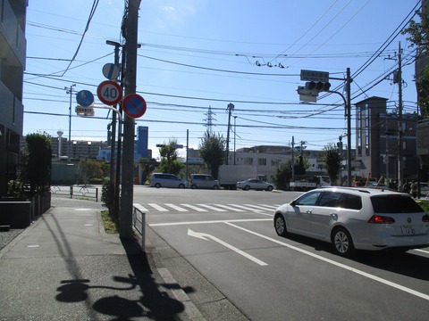 49西武柳沢駅南交差点2