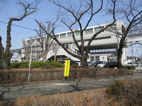 127泉体育館駅