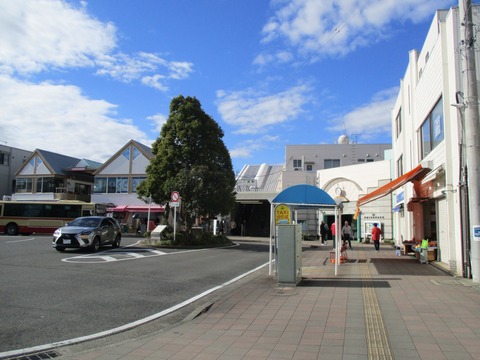32二宮駅南口