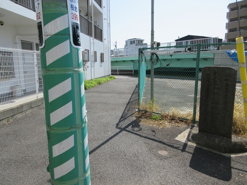 122記念碑