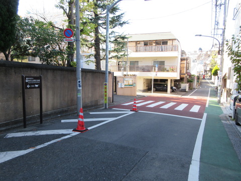 141漱石山房通り2