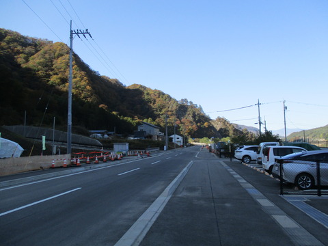 04駅前の道