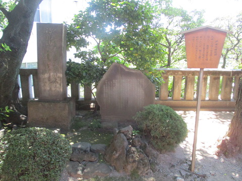 75戸田茂睡歌碑１
