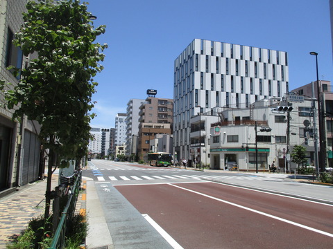 121-2東浅草交番前交差点