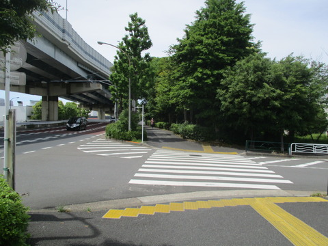 75再び潮見グランド前交差点