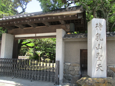 25-2庭園の門