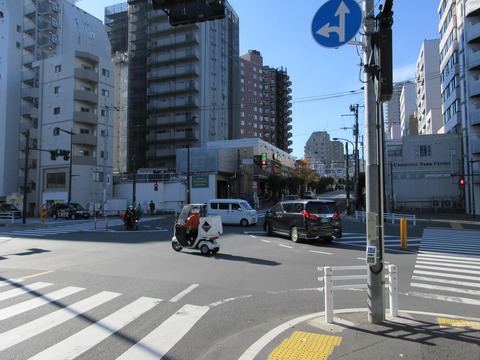 115市谷柳町交差点1
