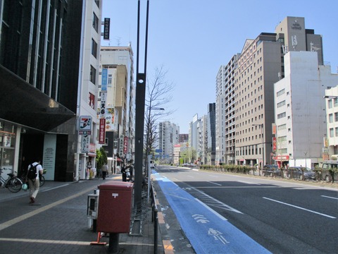 162新宿通りへ