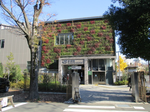 34原宿駅裏側