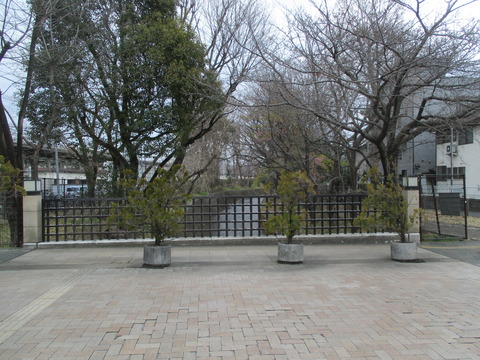 47駅東側2
