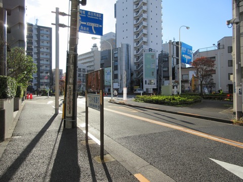 200交差点