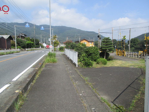 233踏切横断1