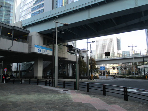 30汐留駅