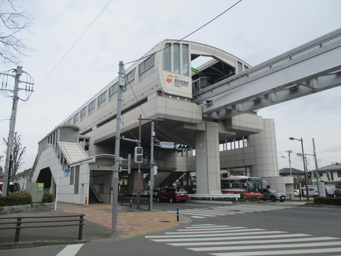 61泉体育館駅