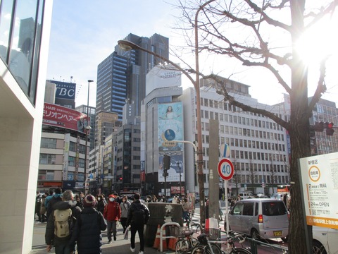 151西新宿1丁目交差点