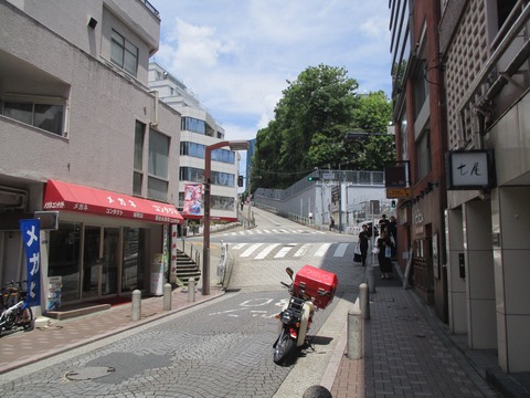 92鳥居坂下交差点