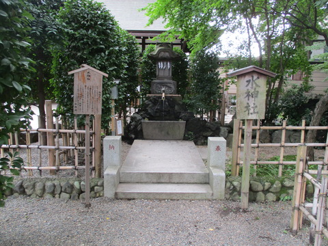 125水神社1