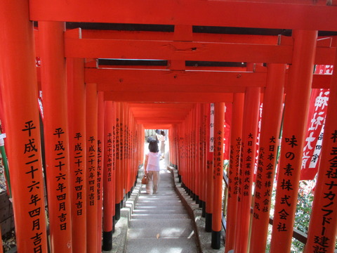 99稲荷参道4