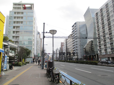 70新宿通り1
