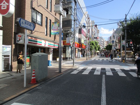 216引き続き茶沢通り