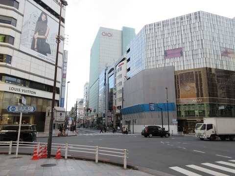 03新宿三丁目交差点