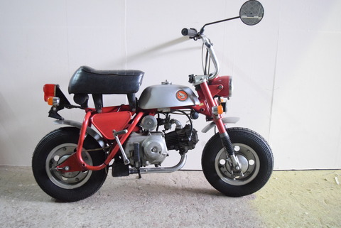シ*員様 ホンダモンキーZ50A(両手ブレーキ)用サイドカバー(右 ホンダ