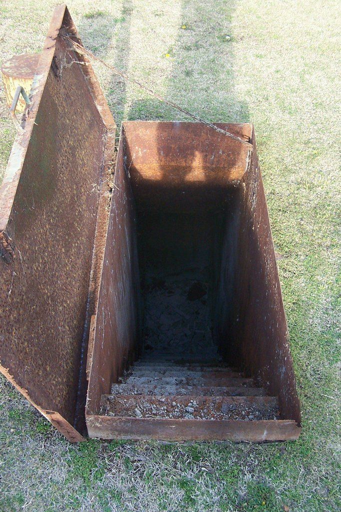 中古の家を買った 庭に地下へと続く秘密の階段をみつけた ぱるぷんてにゅーす