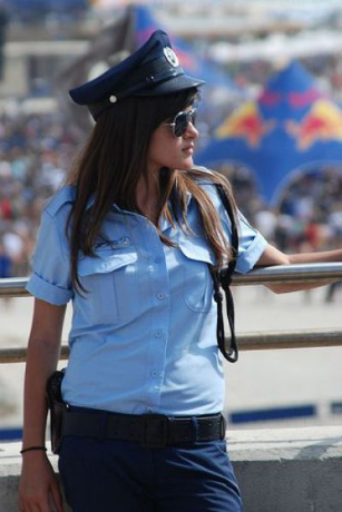 pretty_policewomen_640_21
