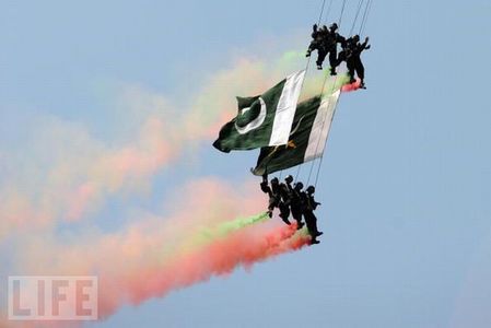 crazy_military_parades_06