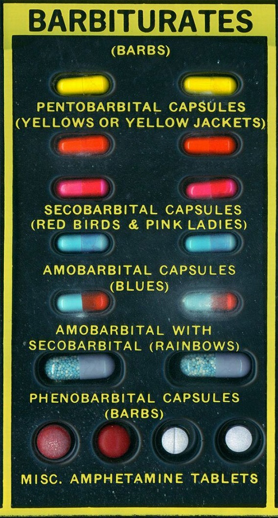 a_drug_kit_from_the_1960s_640_high_02