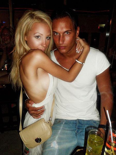 swedish_blonde_has_a_dozen_plastic_surgeries_640_05