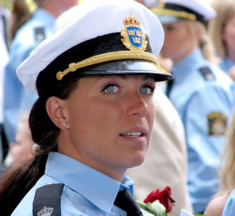 pretty_policewomen_640_01