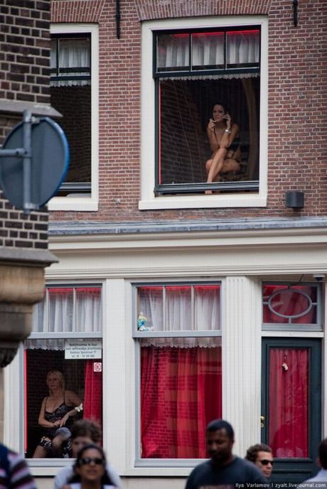 red_light_districts_of_brussels_and_amsterdam_20