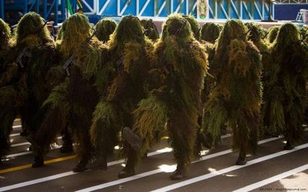 crazy_military_parades_02