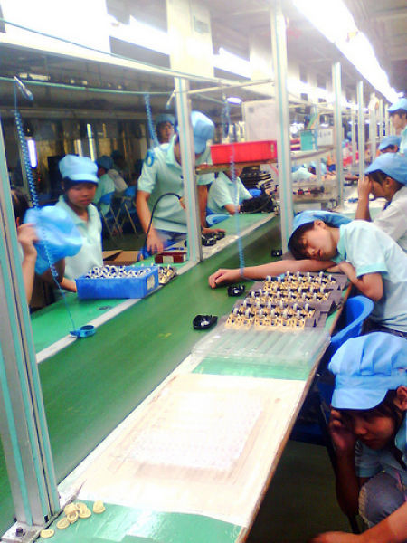 chinese_factory_slaves_640_11