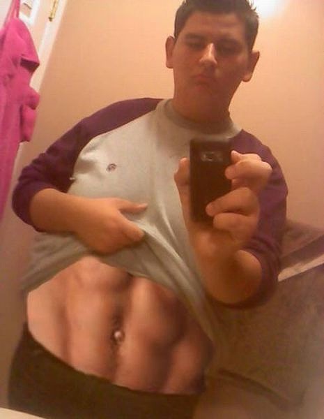 overly_complimentary_photoshop_fails_640_09