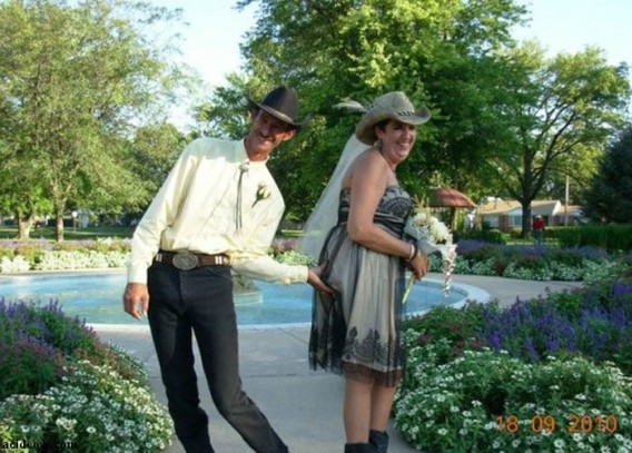 awkward_couples_pics_05_e