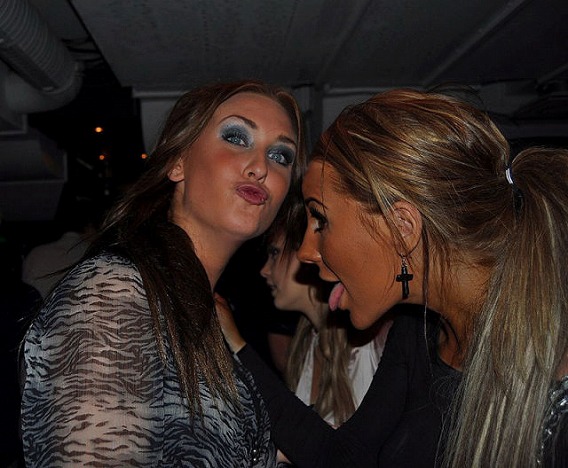 swedish_blonde_has_a_dozen_plastic_surgeries_640_13