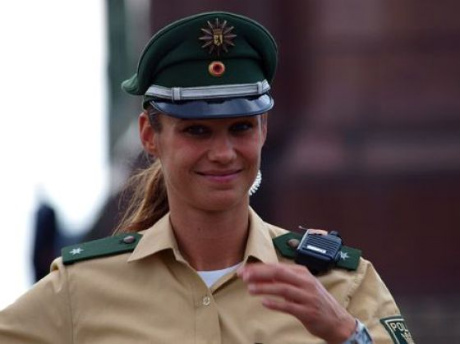 pretty_policewomen_640_18