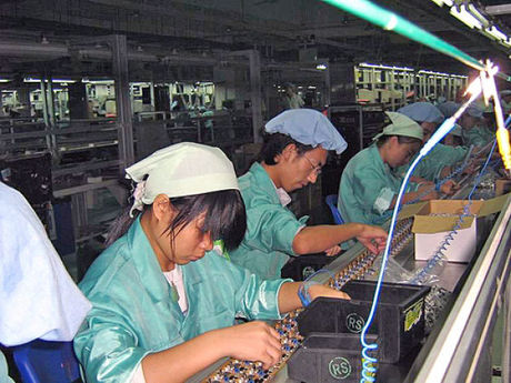 chinese_factory_slaves_640_03