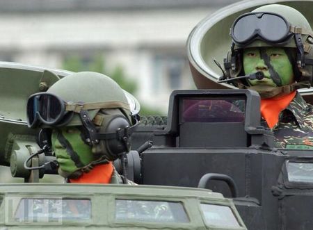 crazy_military_parades_05