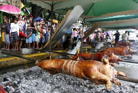 the_parade_of_the_lechon_02