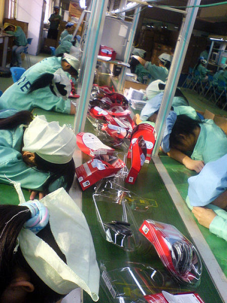 chinese_factory_slaves_640_10