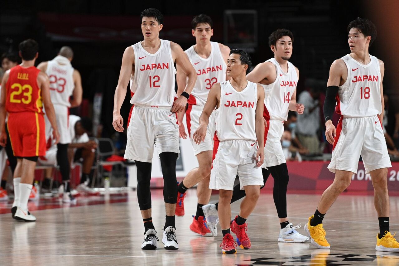 【スラムダンク】宮城リョータ「ドリブルこそチビの生きる道なんだよ！」ワイ「かっけぇ！ところで宮城の身長は…」 ネット「映画のあやちゃん可愛くなってたよな」 画族